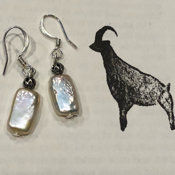 Fishnet Pearl Earrings - Picture 4 of 6